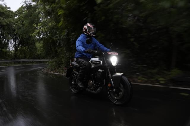 Front Left Three Quarter Image - 24758