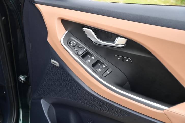Hyundai Alcazar Door Controls