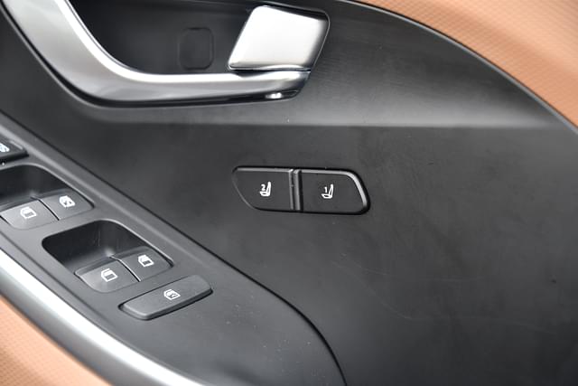 Door Controls Image - 5938