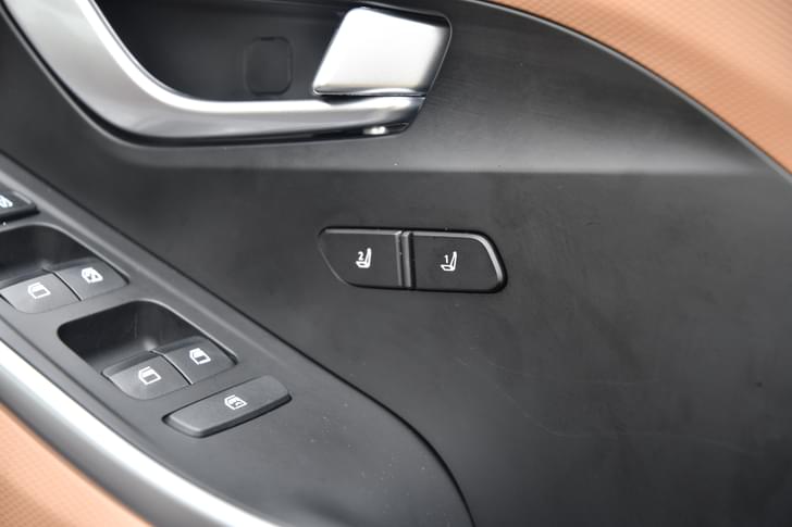 Hyundai Alcazar Door Controls