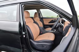 Hyundai Alcazar Front Row Seats