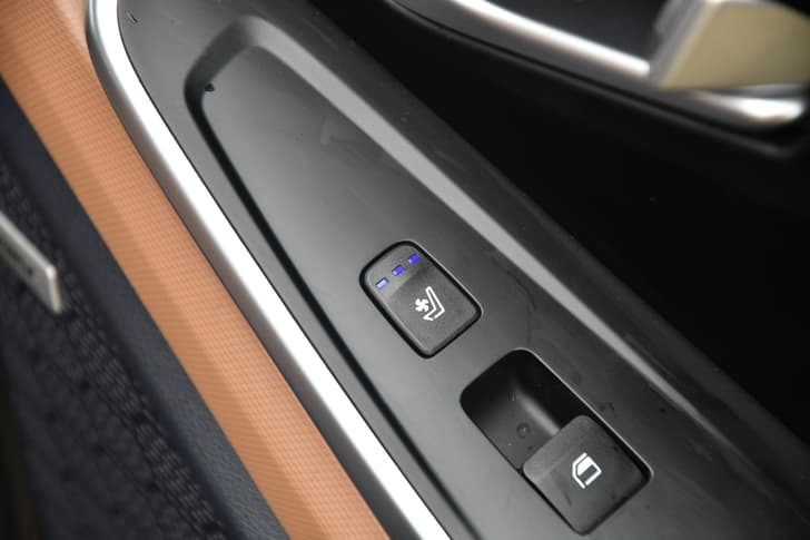 Hyundai Alcazar Door Controls