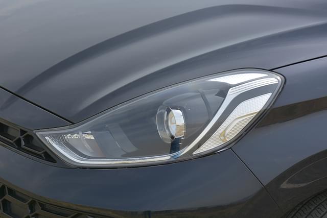 Headlight Image - 3398