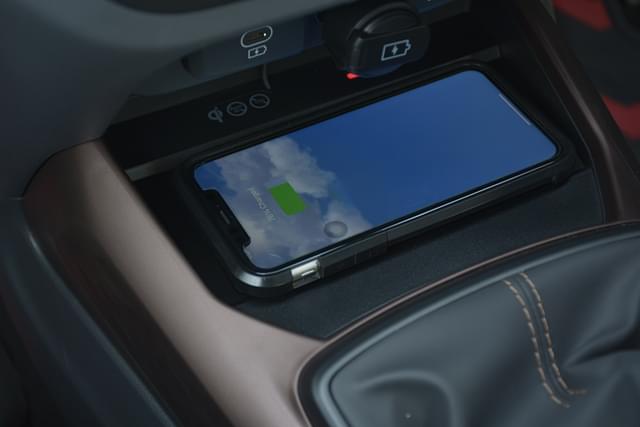 Charging Ports Image - 3409