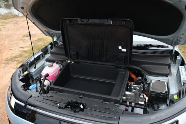 Open Bonnet Engine Shot Image - 734