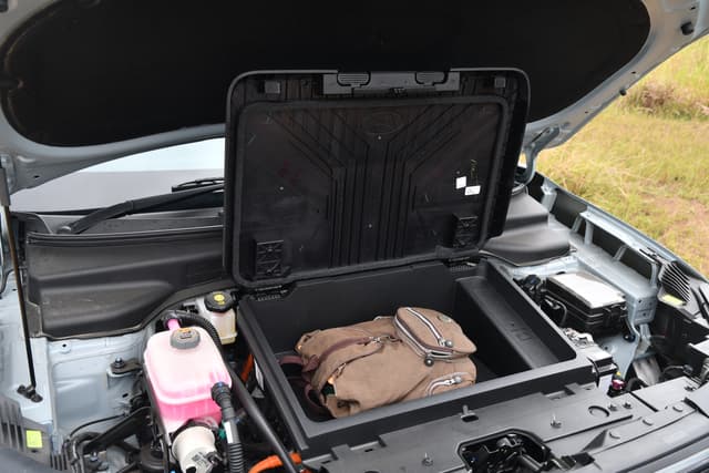 Open Bonnet Engine Shot Image - 735