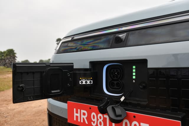 Charging Ports Image - 736