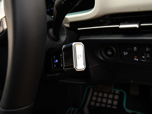 Elevating Gear Knob Image - 29330