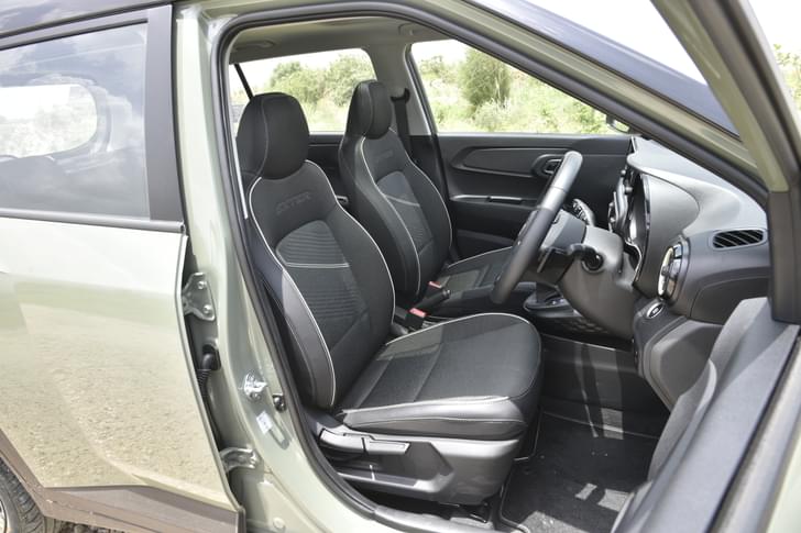 Hyundai Exter Front Row Seats