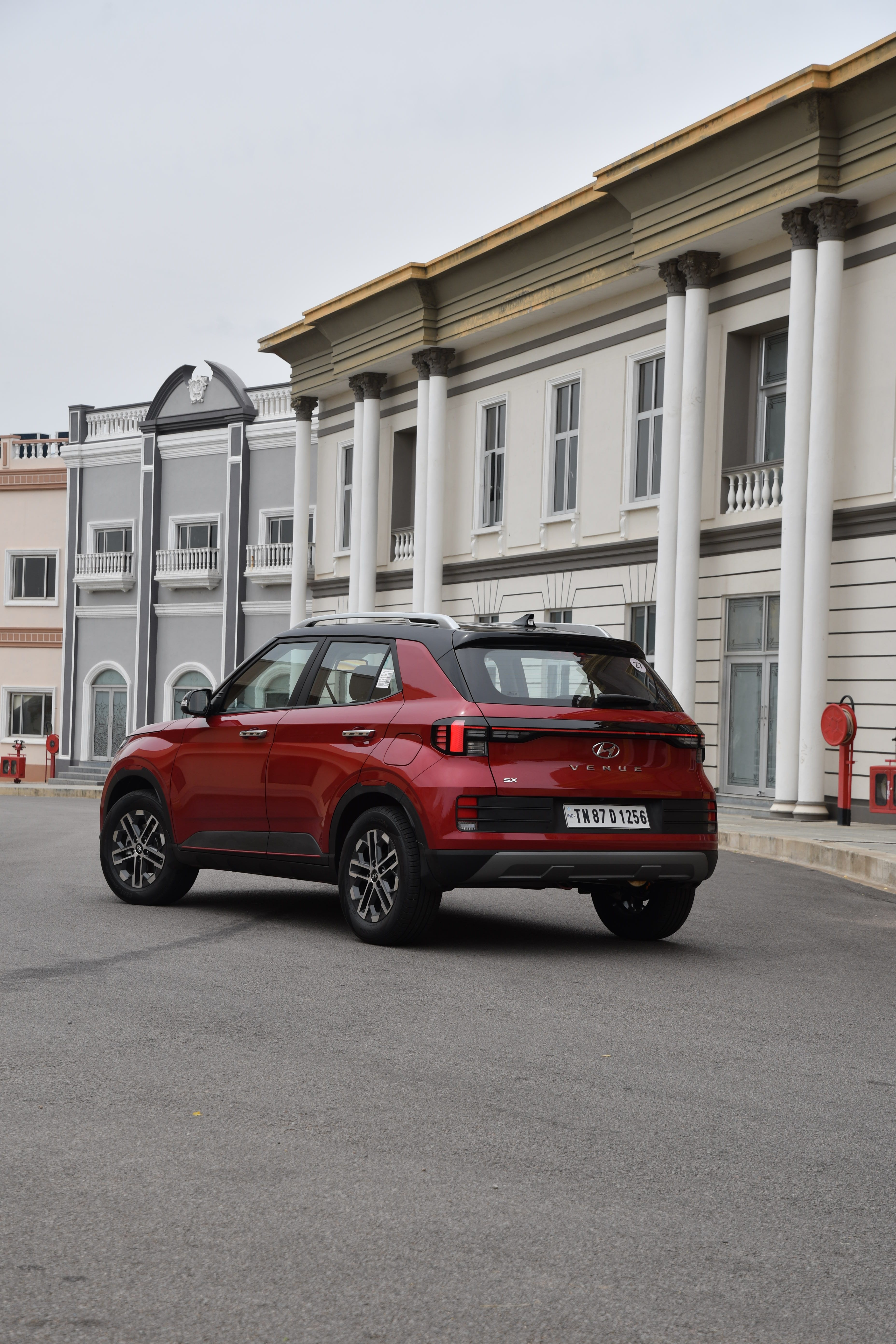 Hyundai Venue Rear View Image – Venue Photos in India | Autocar India