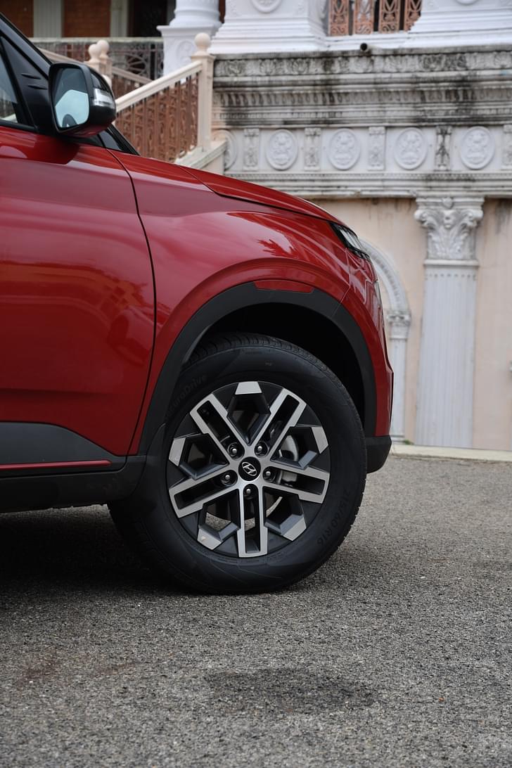 Hyundai Venue Alloy Wheels True