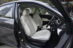Hyundai Verna Front Row Seats