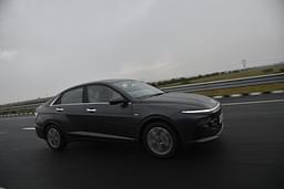 Hyundai Verna Front Right Three Quarter