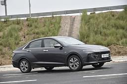 Hyundai Verna Front Left Three Quarter