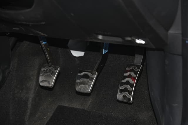 Foot Controls Image - 10905