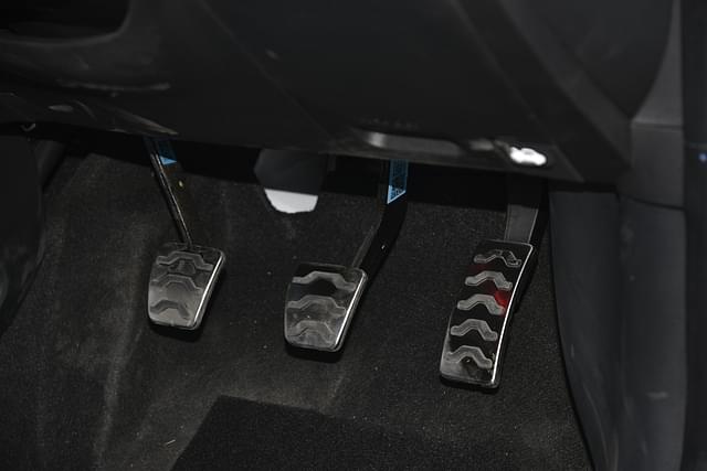 Foot Controls Image - 10905