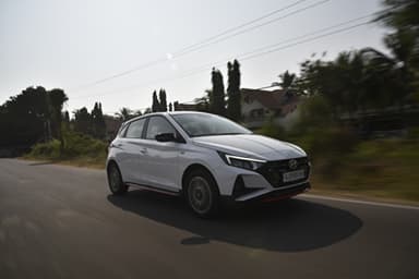 𝗕𝗲𝘀𝘁 𝗖𝗮𝗿𝘀 𝗨𝗻𝗱𝗲𝗿 𝟭𝟬𝟬𝟬𝗰𝗰 𝗶𝗻 𝗜𝗻𝗱𝗶𝗮, Top Cars Below 1000cc Price - Autocar ...