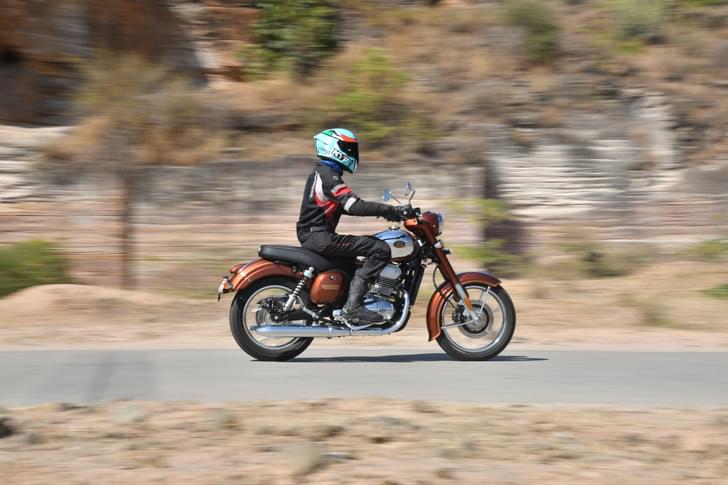 Jawa 350 Front Right Three Quarter