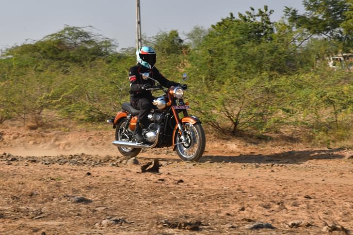 Jawa 350 Color Orange, Black, Silver