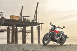 Jawa 42 Bobber Front Right Three Quarter