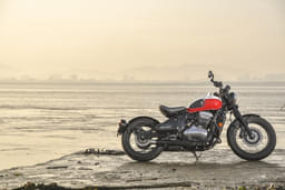 Jawa 42 Bobber Front Right Three Quarter