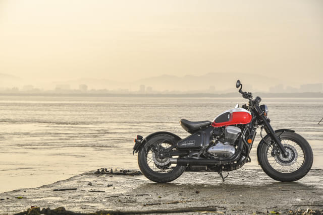 Front Right Three Quarter Image - 24784