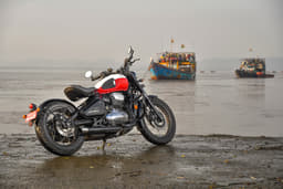 Jawa 42 Bobber Front Left Three Quarter
