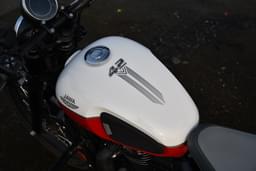 Jawa 42 Bobber Closed Fuel Lid
