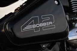 Jawa 42 Bobber Color Black