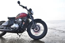 Jawa 42 Bobber Front Right Three Quarter