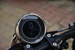 Jawa 42 Bobber Tripmeter