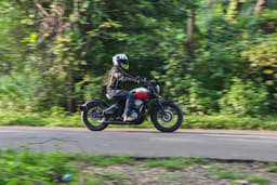 Jawa 42 Bobber Front Right Three Quarter