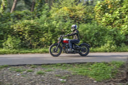 Jawa 42 Bobber Front Right Three Quarter