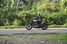 Jawa 42 Bobber Front Right Three Quarter