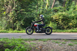Jawa 42 Bobber Front Right Three Quarter