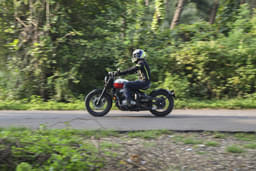 Jawa 42 Bobber Front Right Three Quarter