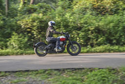 Jawa 42 Bobber Front Right Three Quarter