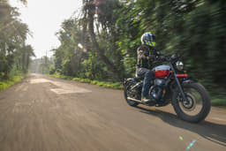 Jawa 42 Bobber Color Black