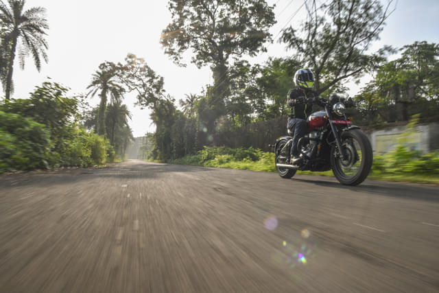 Front Right Three Quarter Image - 25013