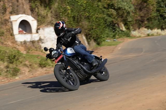 Front Right Three Quarter Image - 24800