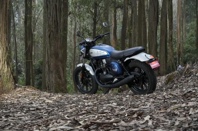 Front Right Three Quarter Image - 24889