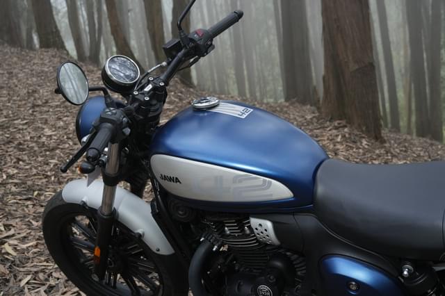 Closed Fuel Lid Image - 24923