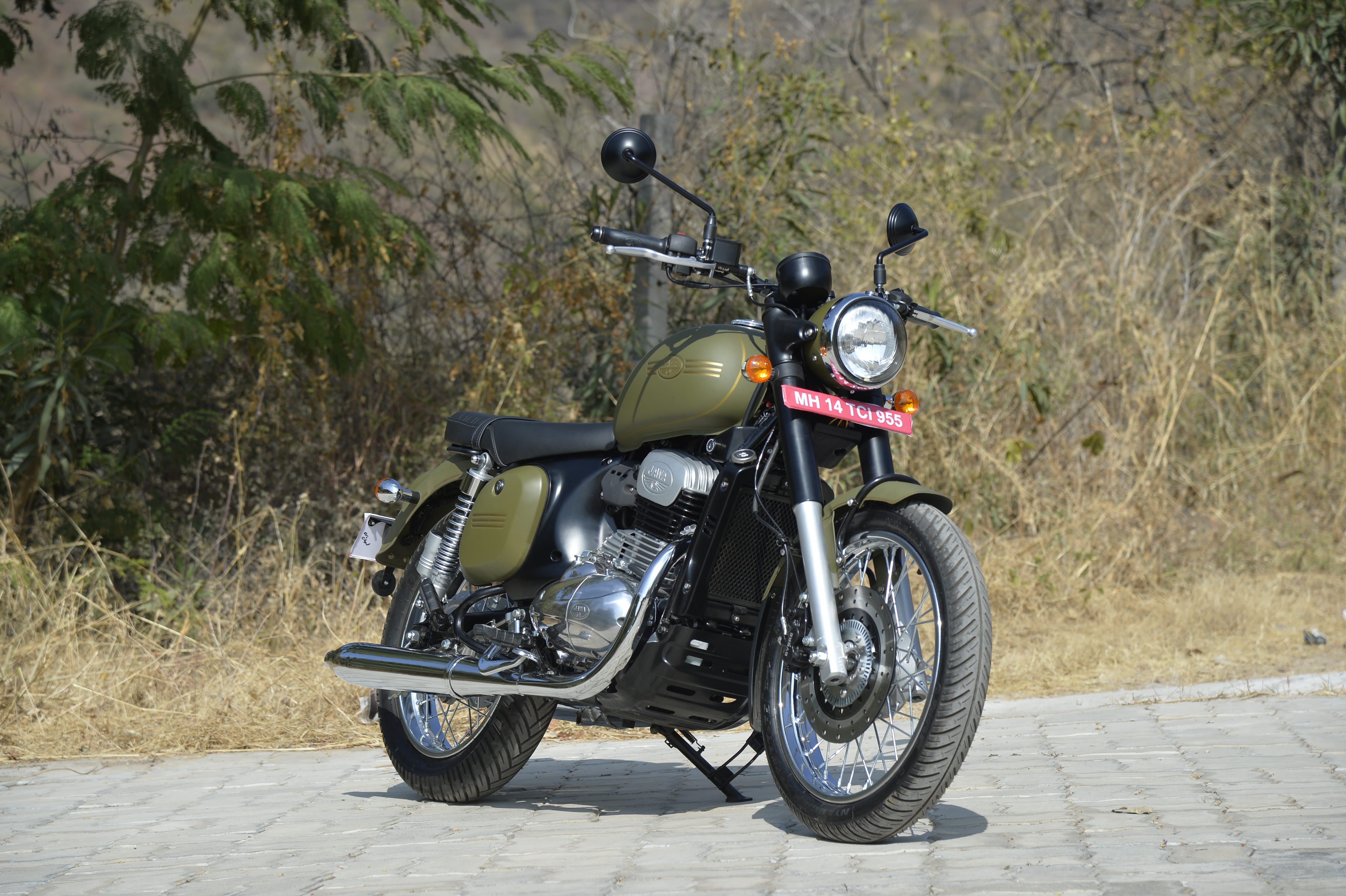Jawa 42 Standard On-Road Price – Features, Specs Images