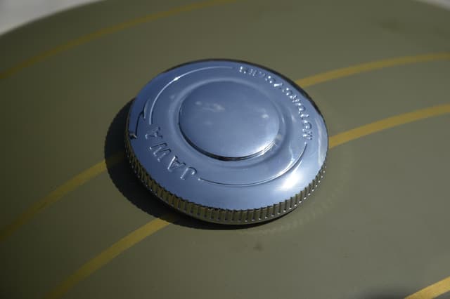 Open Fuel Lid Image - 24900