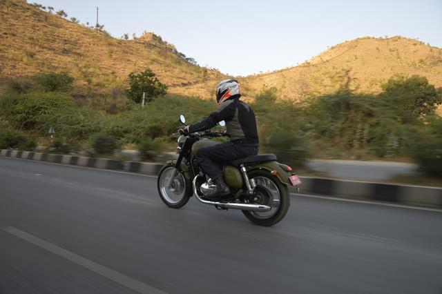 Front Right Three Quarter Image - 24935