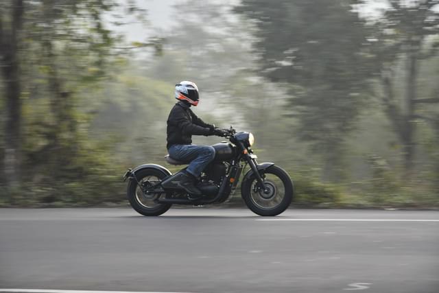 Front Right Three Quarter Image - 24835