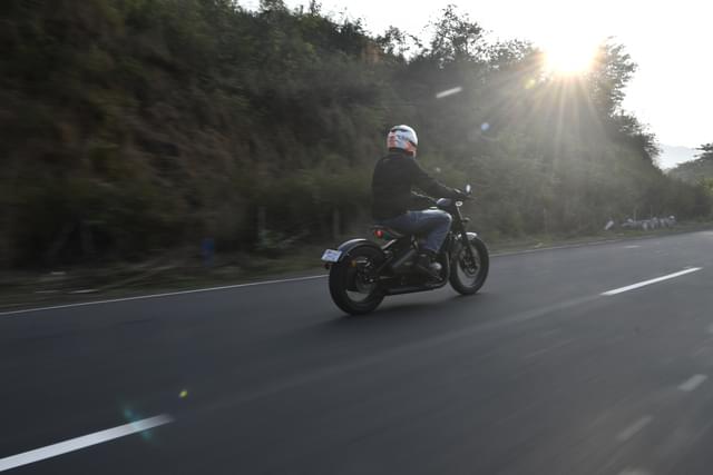 Front Right Three Quarter Image - 24895