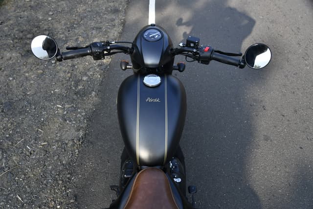 Closed Fuel Lid Image - 25007