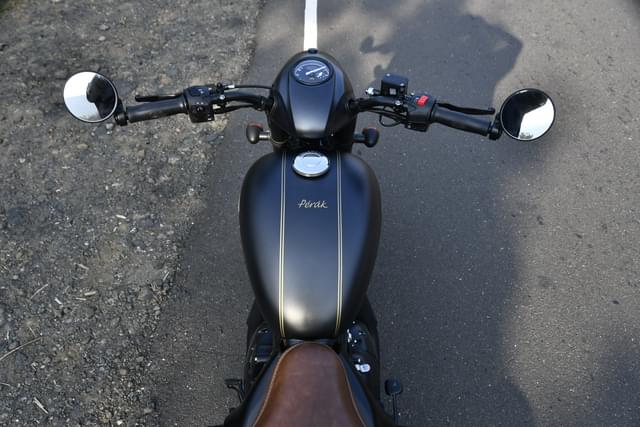 Closed Fuel Lid Image - 25007