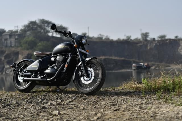 Front Right Three Quarter Image - 25019